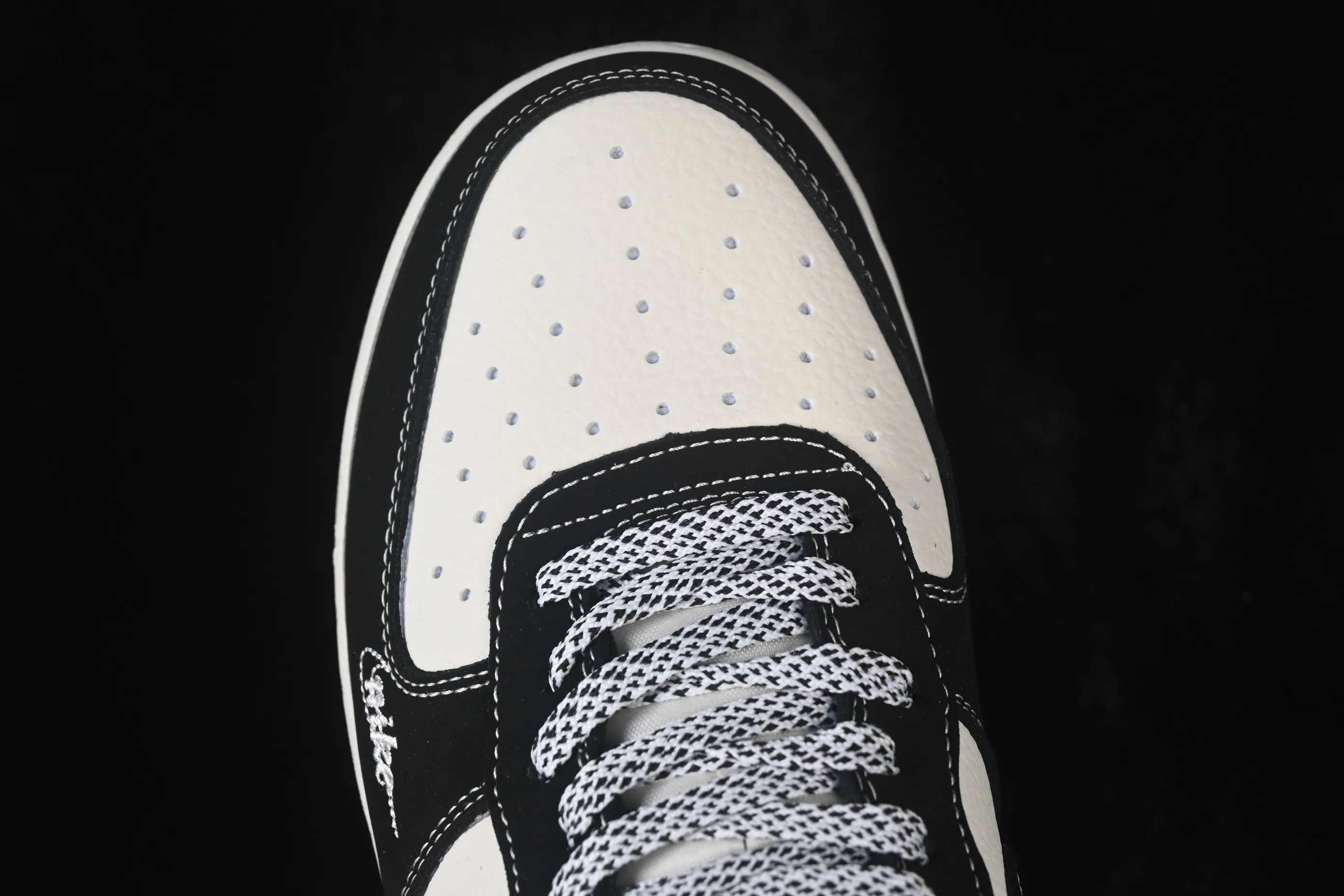 All categories Nk Air Force 1 Air Force series Nk Air Force 1 Low Air Force low-top Nike Air Force 1'07 Low Black, beige and blue contrast Air Force 1 low-top casual sneakers DW8806-005